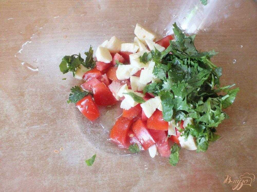 Салат с сыром сулугуни