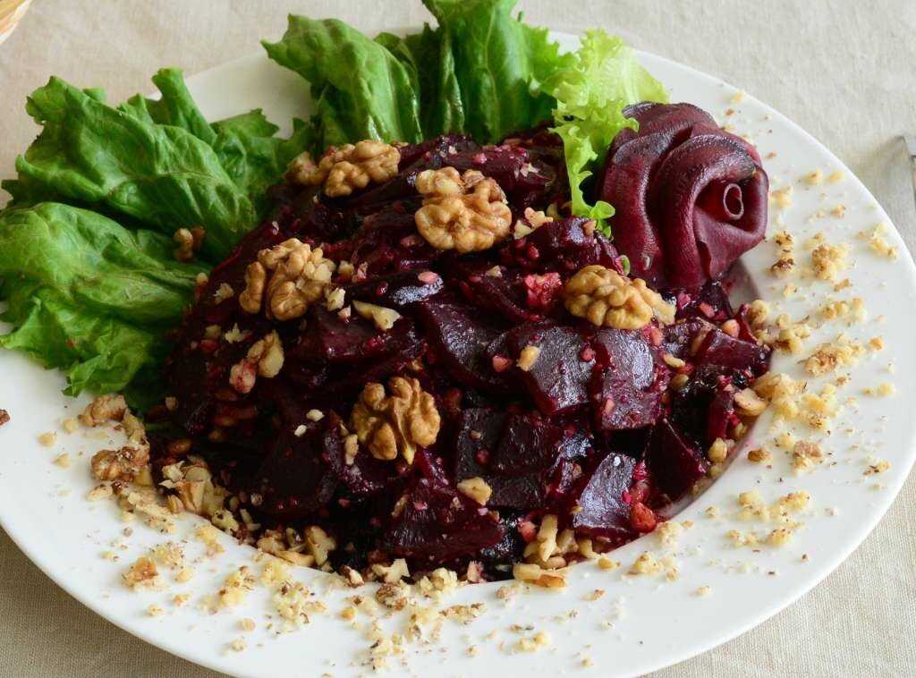 Салат любовница со свеклой и морковью - разные по вкусовым ощущениям компоненты: рецепт с фото и видео