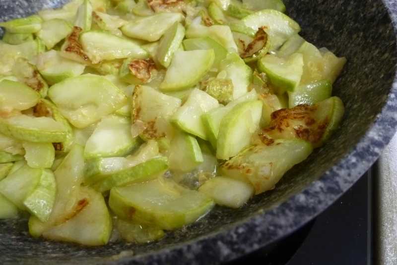 Кабачки, жареные на сковороде: 8 рецептов быстрого и вкусного ужина