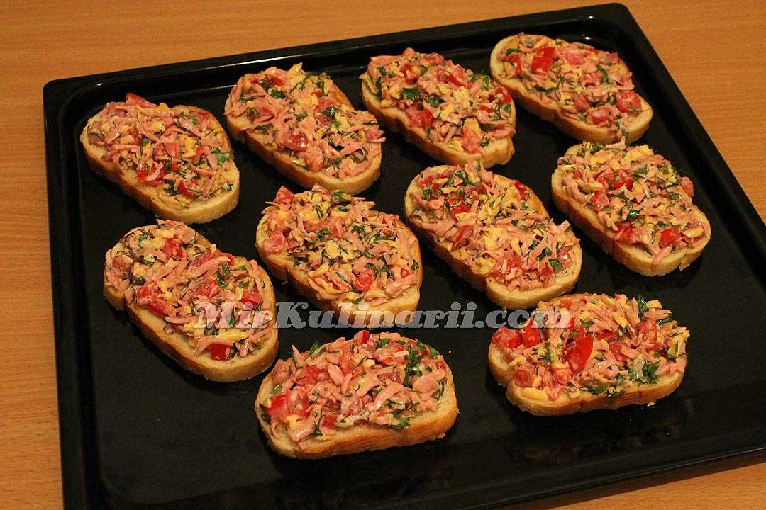 Горячие бутерброды с колбасой и сыром в духовке - рецепты с фото для вас