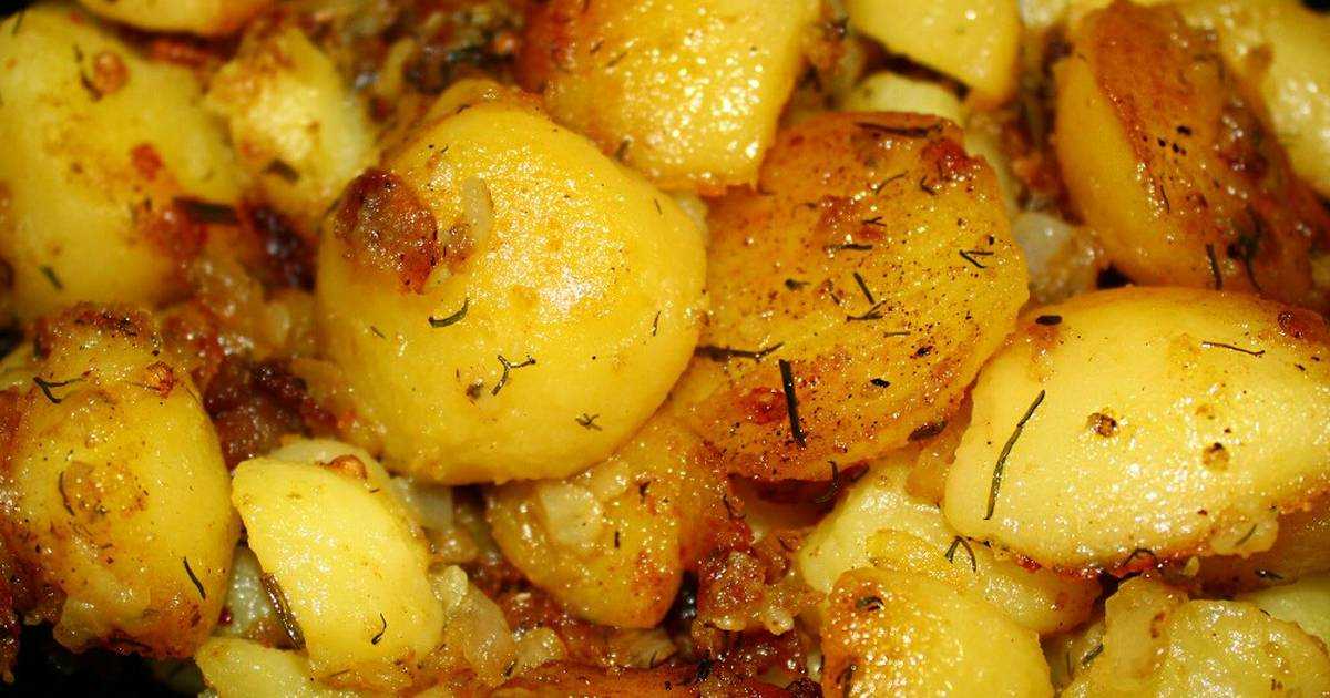Жареная молодая картошка на сковороде рецепт с фото пошагово
