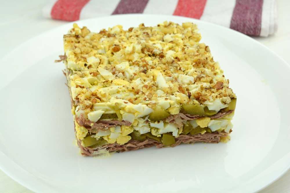 Салат с копченой колбасой - 62 рецепта приготовления пошагово - 1000.menu