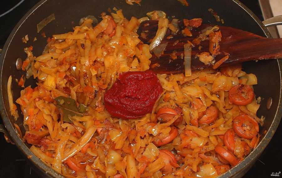 Тушеная капуста с сосисками