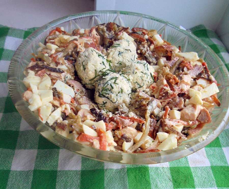 Салат гнездо глухаря - классические рецепты салатов с курицей и перепелиными яйцами