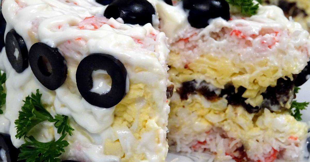 Салат с курицей и черносливом – 10 праздничных рецептов