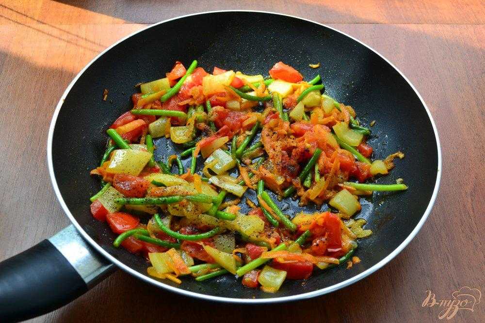 Овощи на сковороде простой рецепт. Овощи на сковороде. Цукини с овощами на сковороде. Тушёные кабачки с овощами на сковороде. Соте из овощей на сковороде.