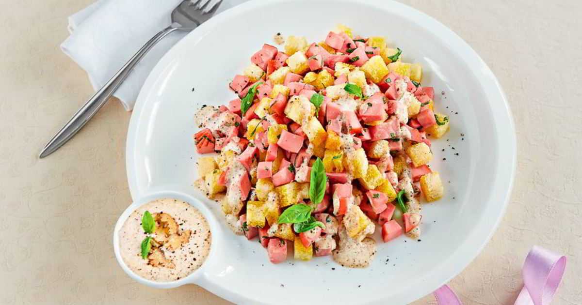 Салат с копченой колбасой и свежим огурцом - пикантная свежесть: рецепт с фото и видео