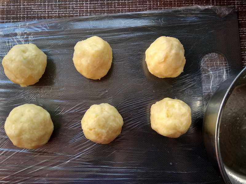 Рецепт картофельных шариков из пюре с сыром во фритюре
