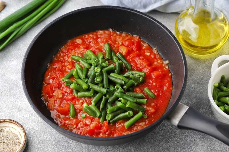 Фасоль с помидорами тушеными овощами