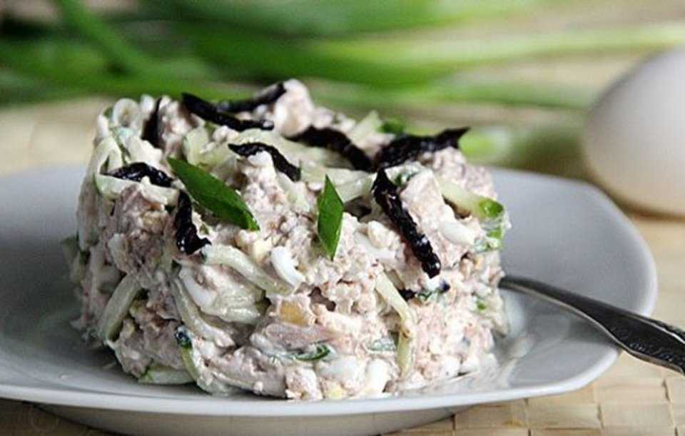 Салат из курицы с черносливом – 5 очень вкусных рецептов приготовления