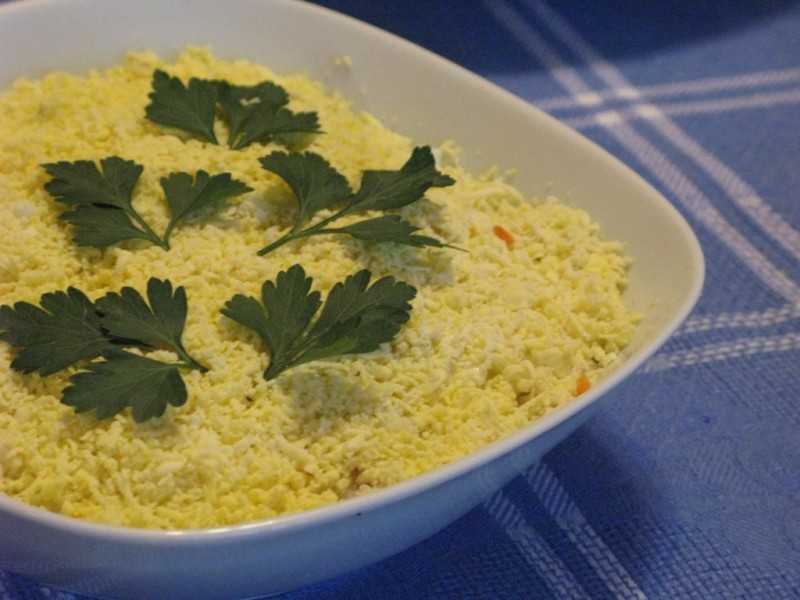 Как приготовить мимозу салат с крабовыми палочками