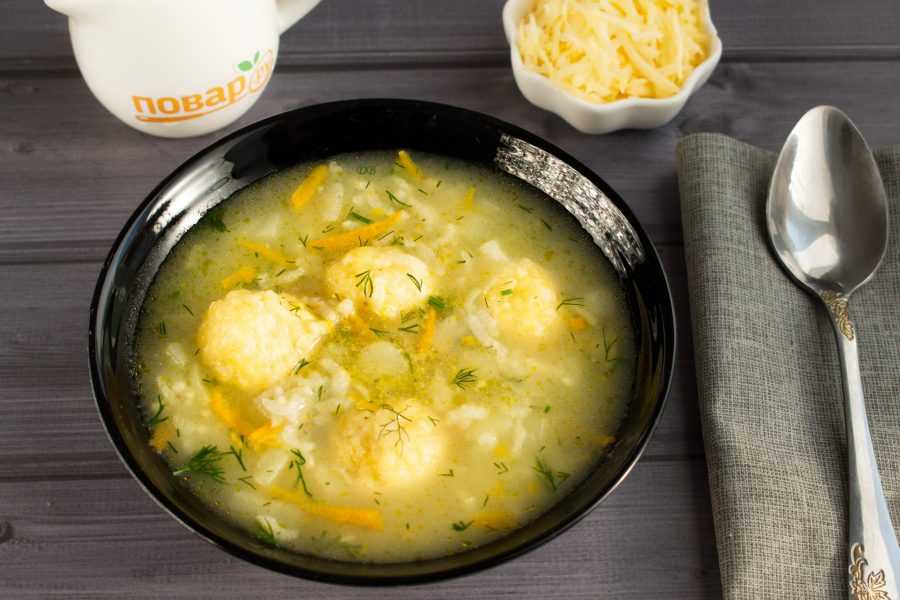 Суп с чесночными клецками