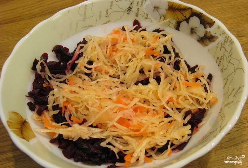 Салат из квашеной капусты - 10 домашних вкусных рецептов приготовления