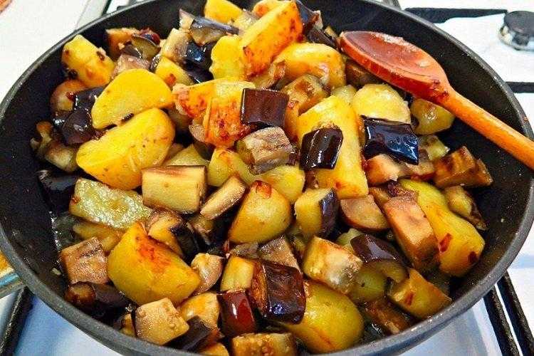 Жареная картошка с луком – максимум удовольствия, минимум затрат: рецепт с фото