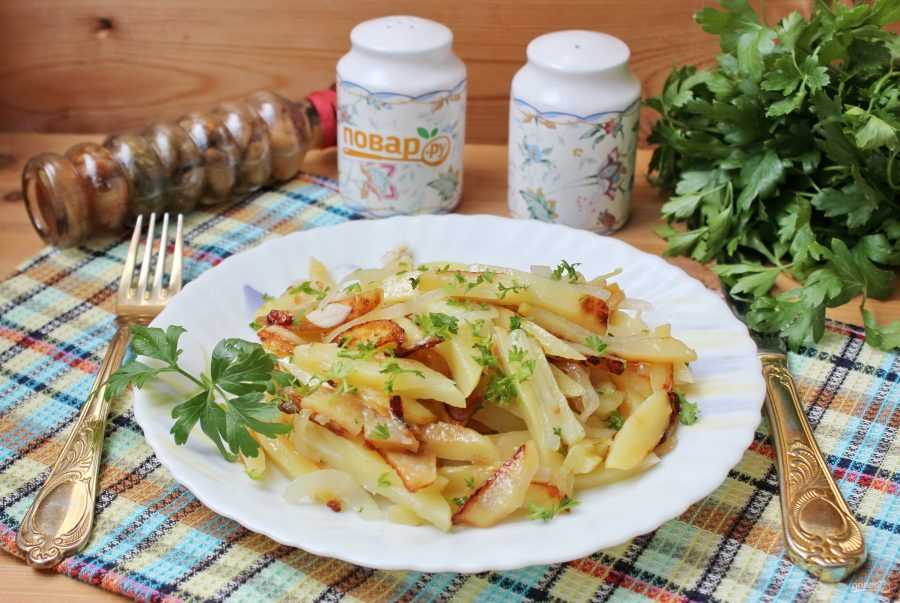 Жареная картошка с луком: рецепты