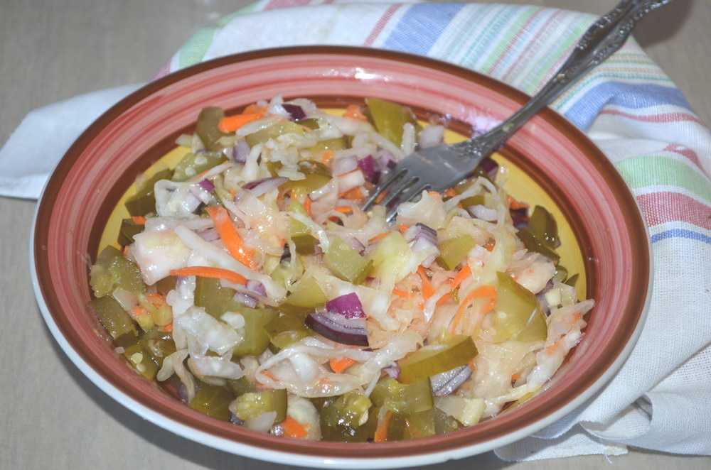 Салат из квашеной капусты "баварский" – кулинарный рецепт