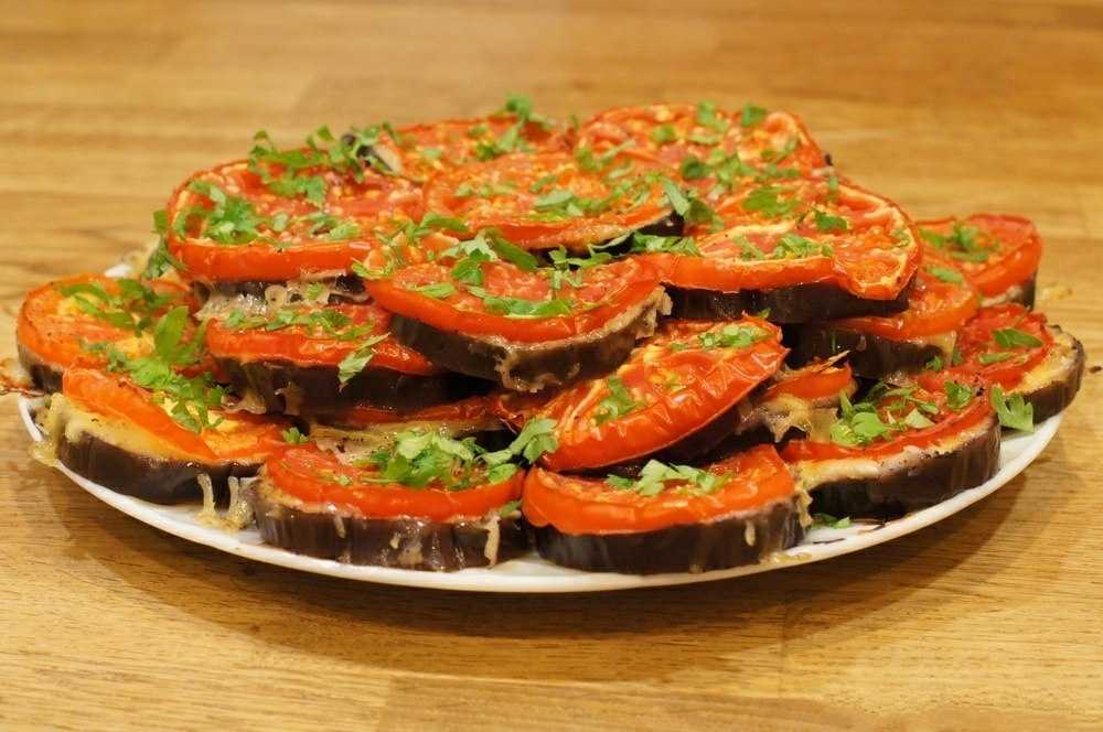 Баклажаны с помидорами и сыром в духовке рецепт фото с сыром