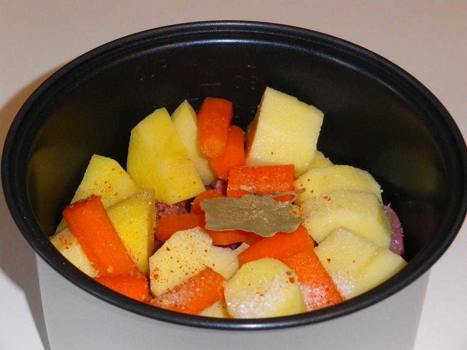 Рагу с картошкой и мясом в мультиварке