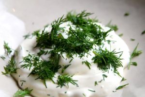 Как приготовить соус сметана с укропом