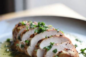 Как сделать куриную грудку сочной и мягкой: советы и рецепты