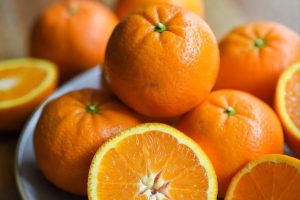 Как выбрать сладкие и вкусные апельсины для сока и еды? советы и наглядные фото