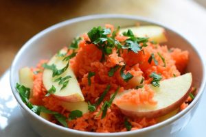 Салат из моркови и яблока для похудения