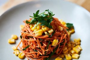 Салат с корейской морковью и кукурузой