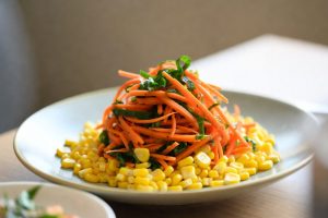 Салата с корейской морковкой и кукурузой к празднику