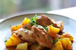Замечательный рецепт тушеной картошки с курицей в мультиварке редмонд