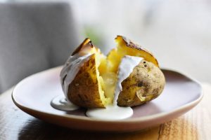 Запеченная картошка с молоком в духовке