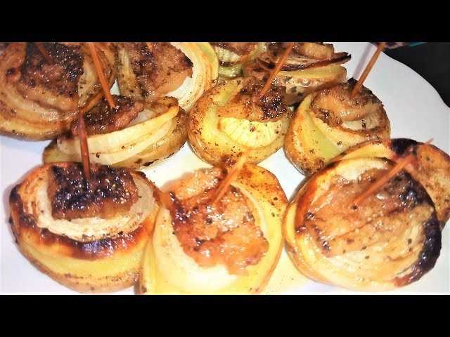 Запеченная в духовке картошка в мундире: 3 быстрых варианта