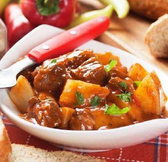 Жаркое по-домашнему из свинины с картофелем