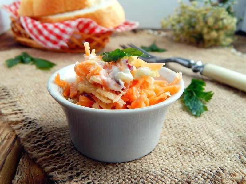 Салат с морковью, сыром и чесноком — рецепт с фото