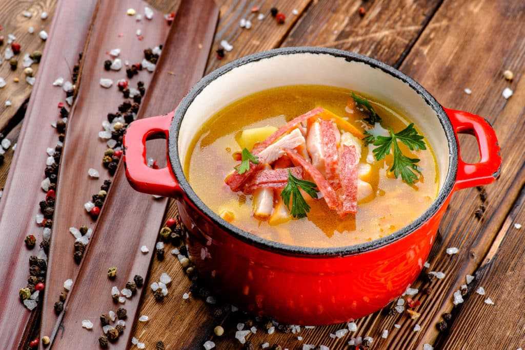 Гороховый суп с копчеными ребрышками