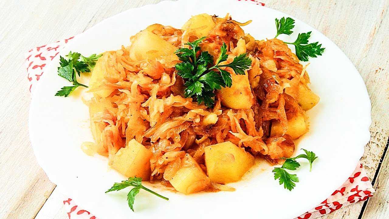 Тушеная картошка с мясом и квашеной капустой рецепт с фото пошагово - 1000.menu