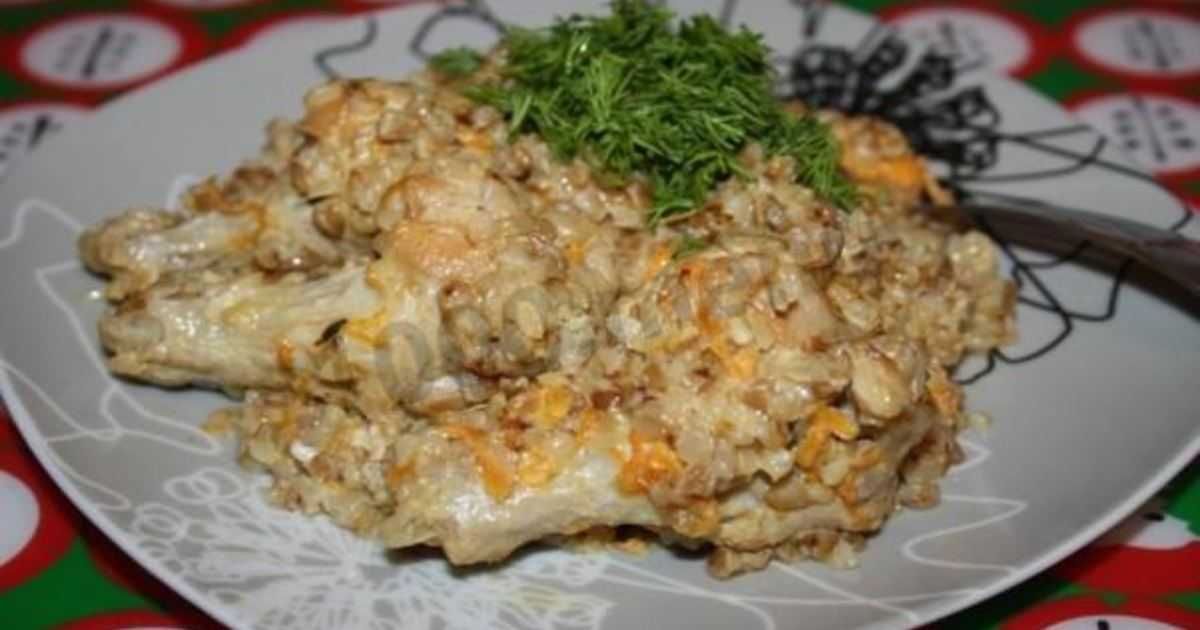 20 салатов с копченой курицей, которые выручат в любой ситуации