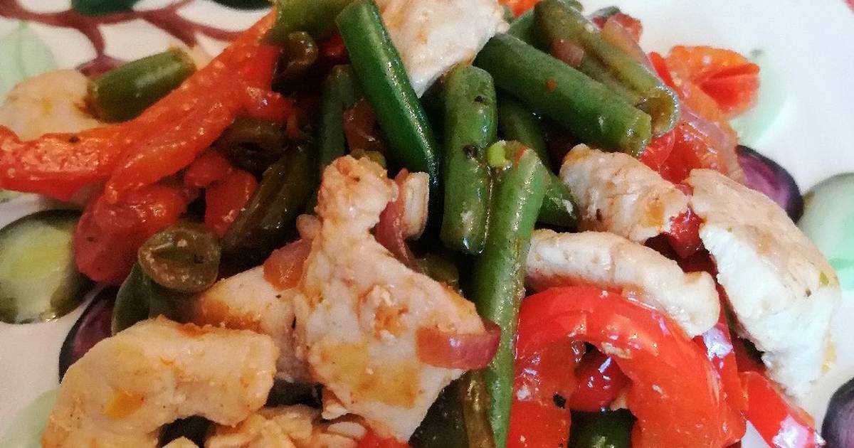 Подборка лучших рецептов салатов с копченой курицей