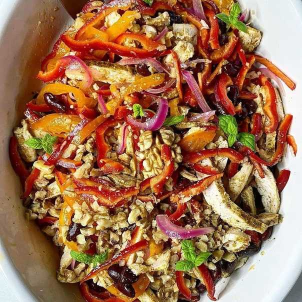Салат с копченой куриной грудкой