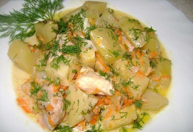 Тушеная картошка с курицей в мультиварке