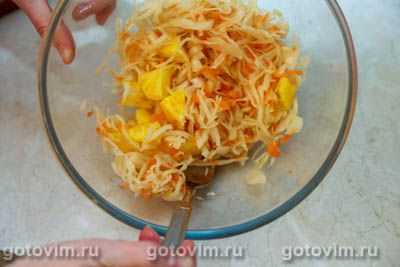 Салат из квашеной капусты с апельсином и грецкими орехами