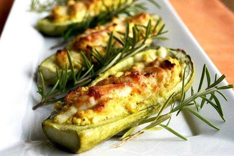 Лодочки из кабачков - как вкусно приготовить мясную, овощную, грибную начинку и запечь блюдо