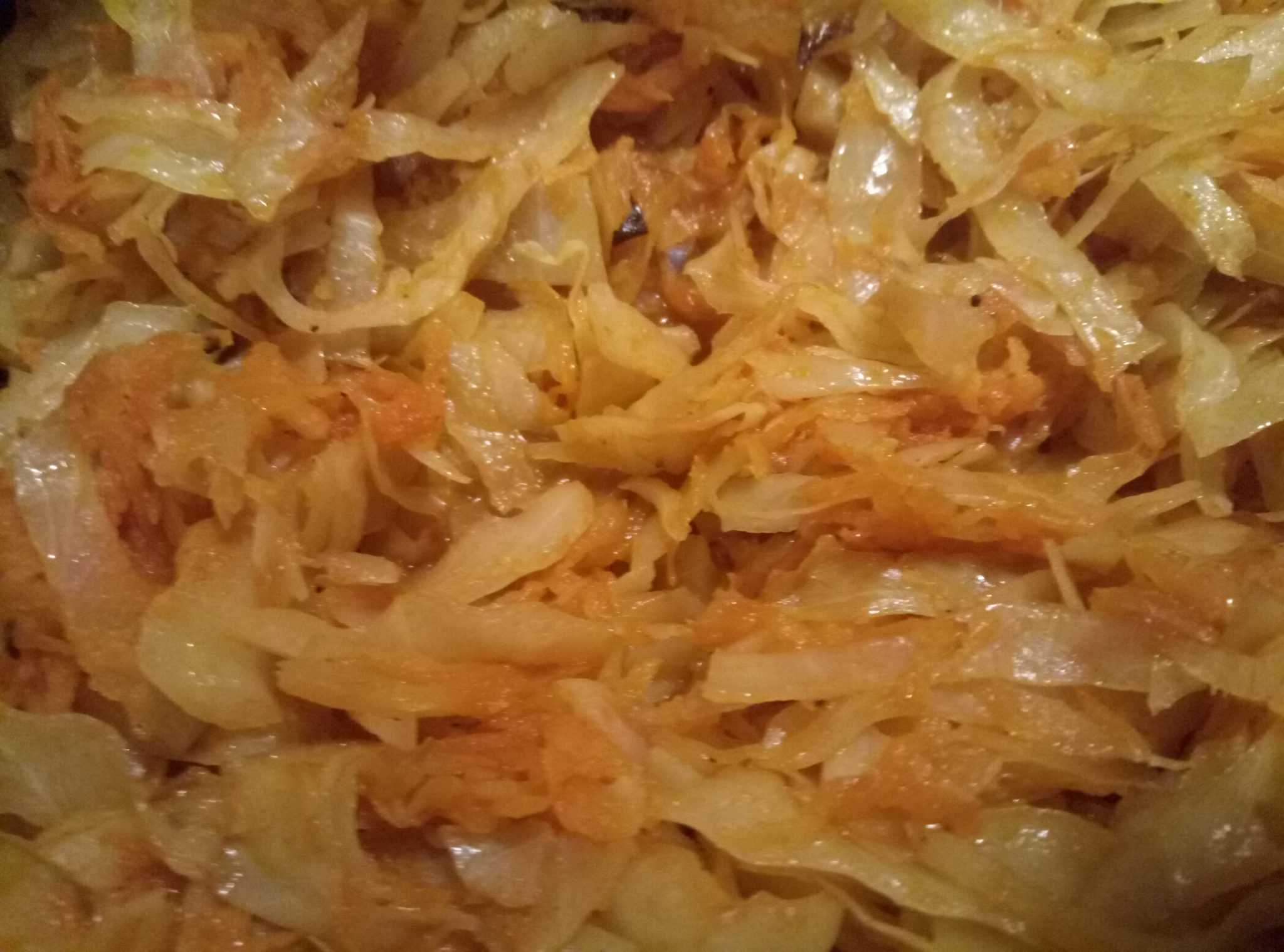 Тушеная свежая и квашеная капуста вместе — 5 пошаговых рецепта