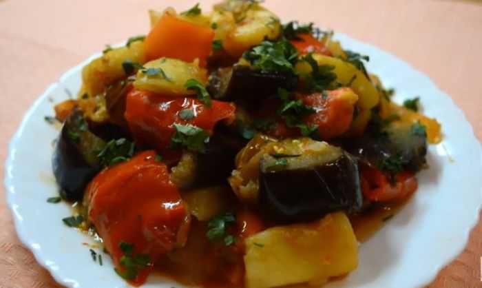 Курица с овощами и картошкой в казане