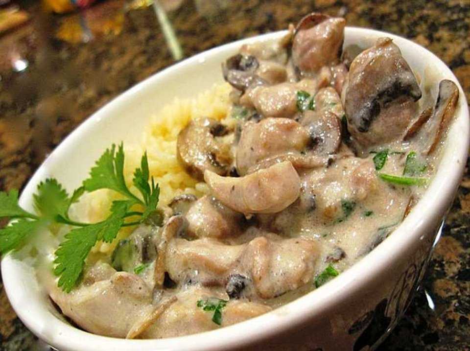 Филе куриное с грибами в сметанном соусе на сковороде рецепт фото пошагово