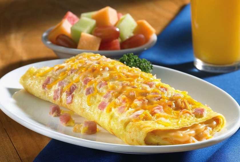 Омлет с колбаской на молоке с сыром рецепт с фото пошагово - 1000.menu