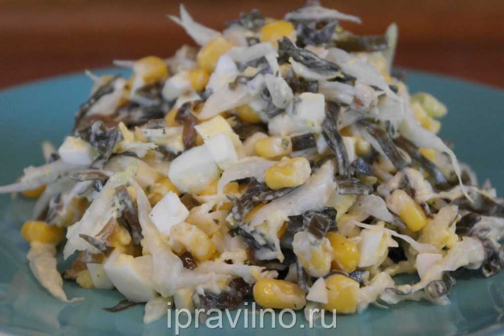 Салат с морской капустой и кукурузой