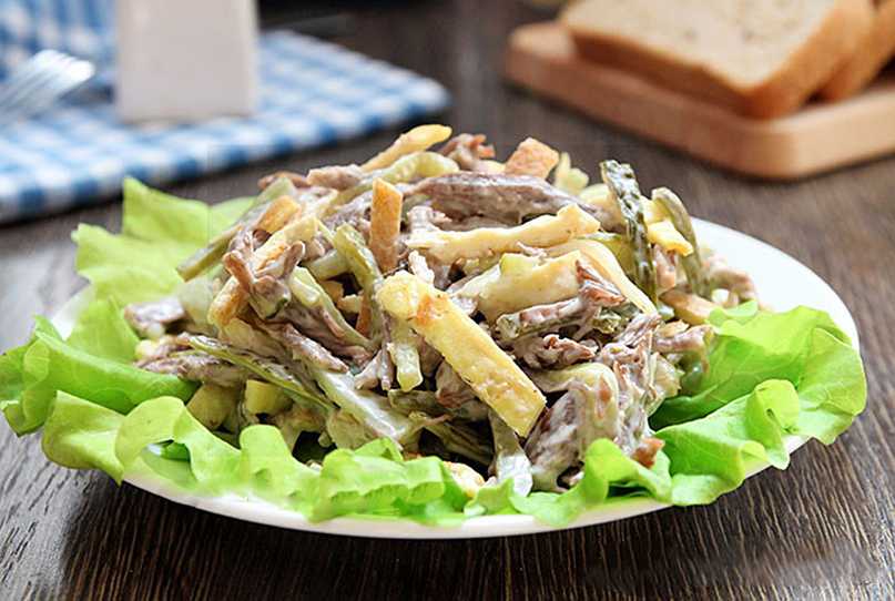 Салаты с копченой колбасой - 20 рецептов вкусно, просто и недорого