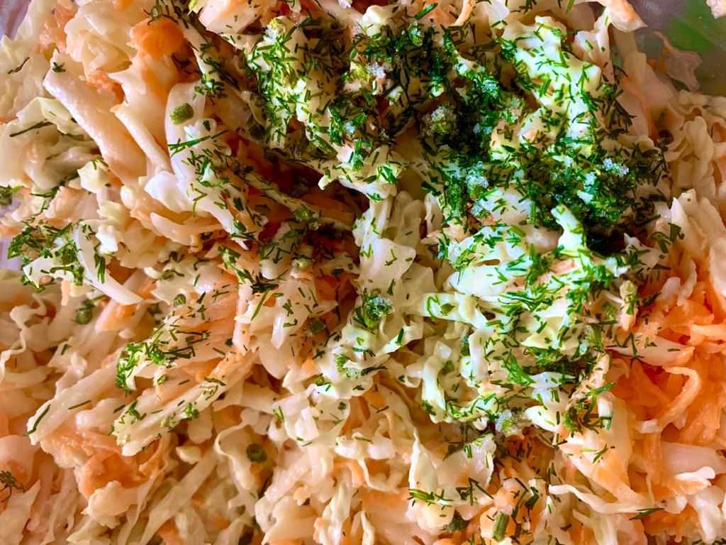 Салат из пекинской капусты с огурцом - легкая закуска для любого гарнира, мяса или рыбы: рецепт с фото и видео