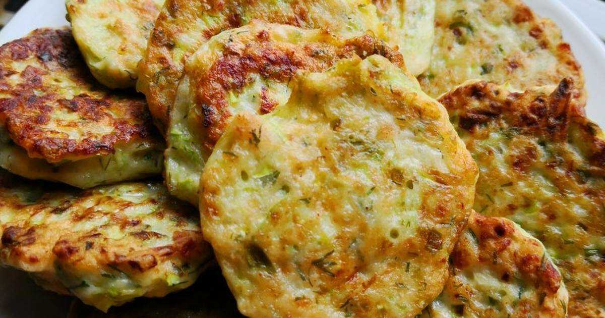 Пышные оладьи из кабачков: 9 самых вкусных и простых рецептов