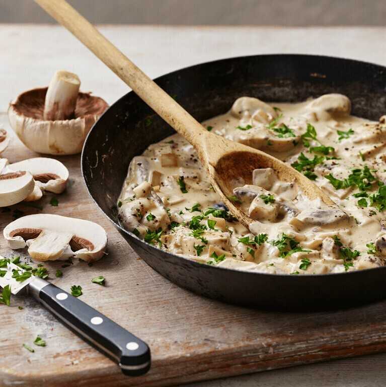 Грибы со сливками – просто со вкусом. лучшие рецепты грибов со сливками: жаренных, тушёных, запеченных, в горшочках